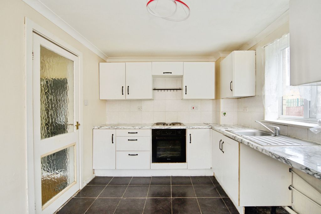 Property photo 2 of 20
