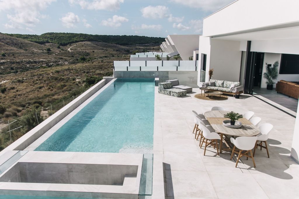 Property photo 3 of 33