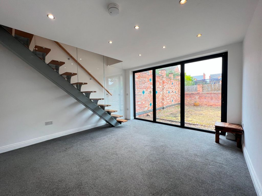 Property photo 3 of 12 281