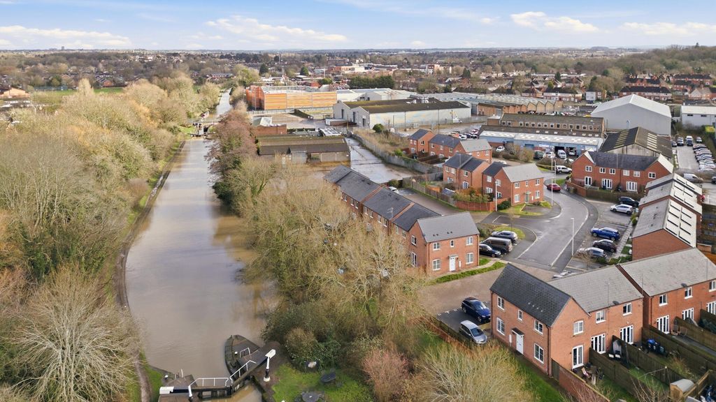 Property photo 3 of 21 Exterior