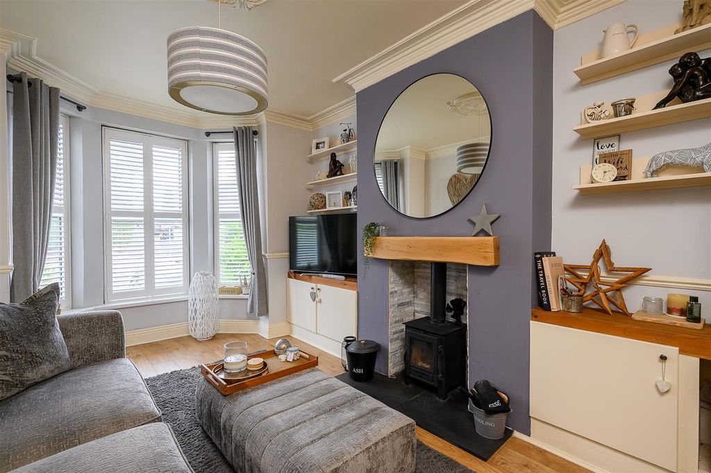 Property photo 2 of 20 Living Room