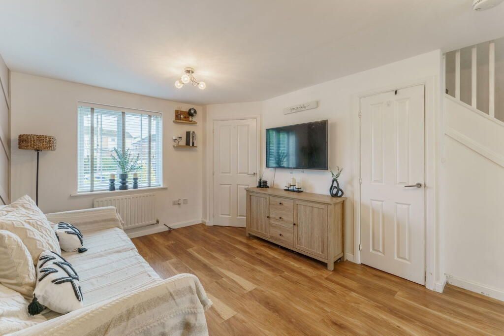 Property photo 3 of 28