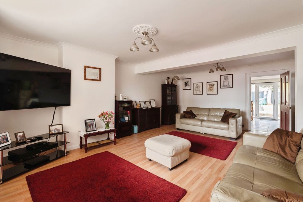 Property photo 2 of 18 Picture