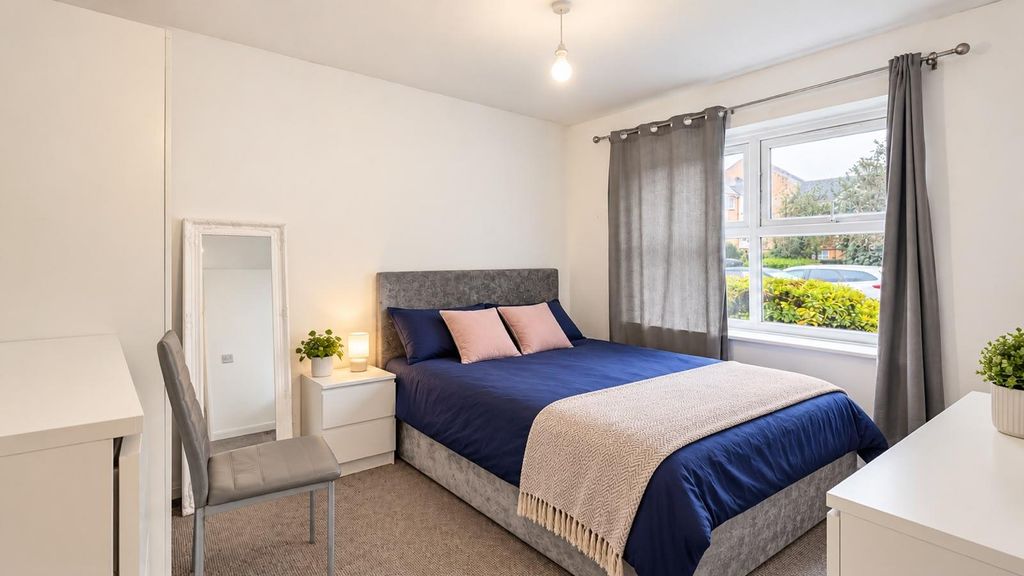 Property photo 3 of 8 Anglica Drive, E6 For Sale By Barrain London Estat