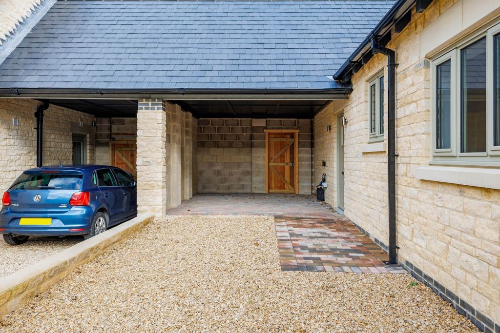 Property photo 2 of 21 2