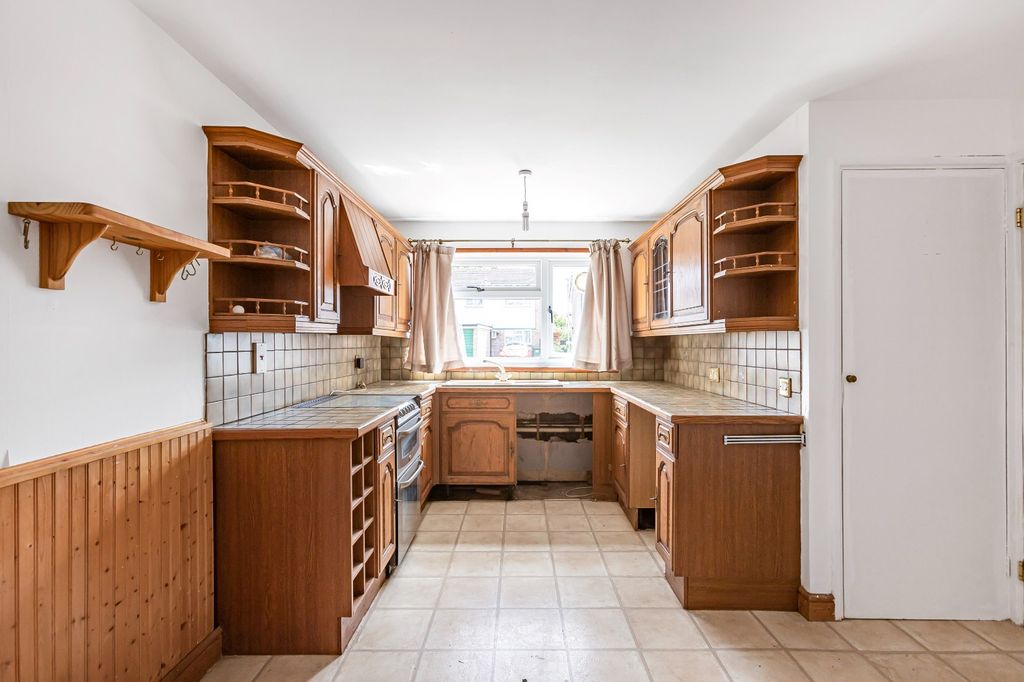 Property photo 3 of 16