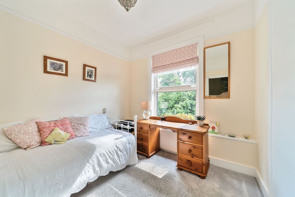 Additional image 9 of 3 bed flat for saleSnatts Hill, Oxted RH8