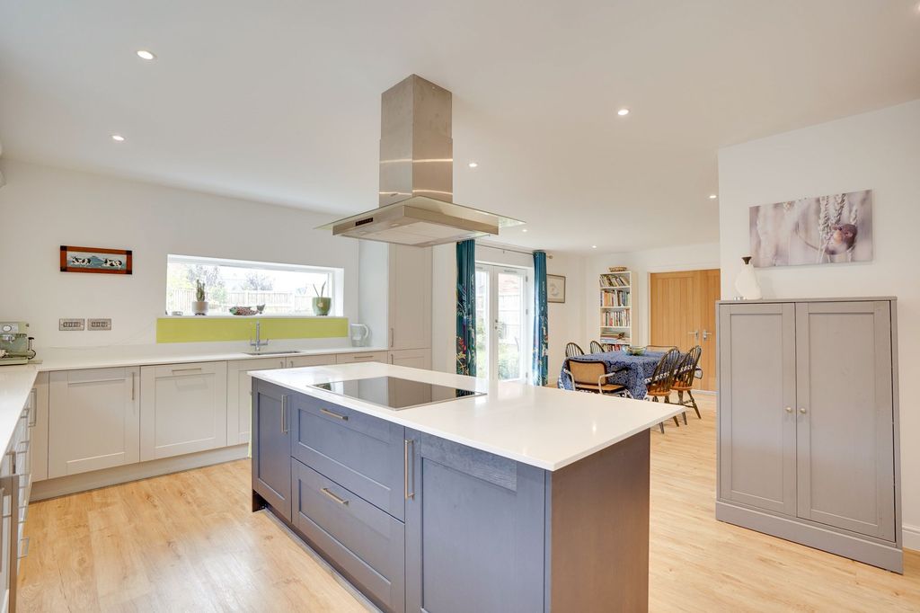 Property photo 2 of 21