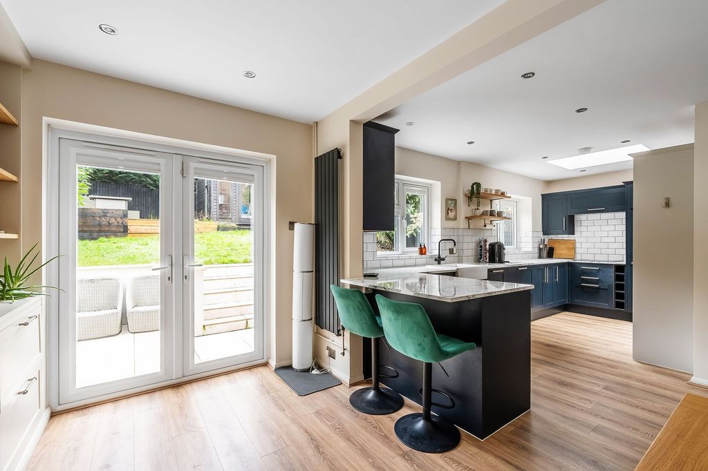 Property photo 2 of 35