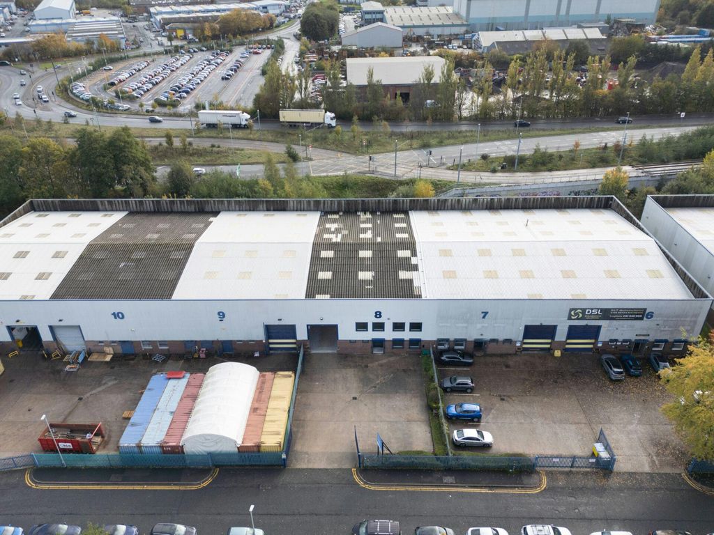 Property photo 2 of 8 Parkwaytradingestatemanchester-Mileway-22Oct2025-Decoymedia-16-Retouched-1920x1440.Jpg