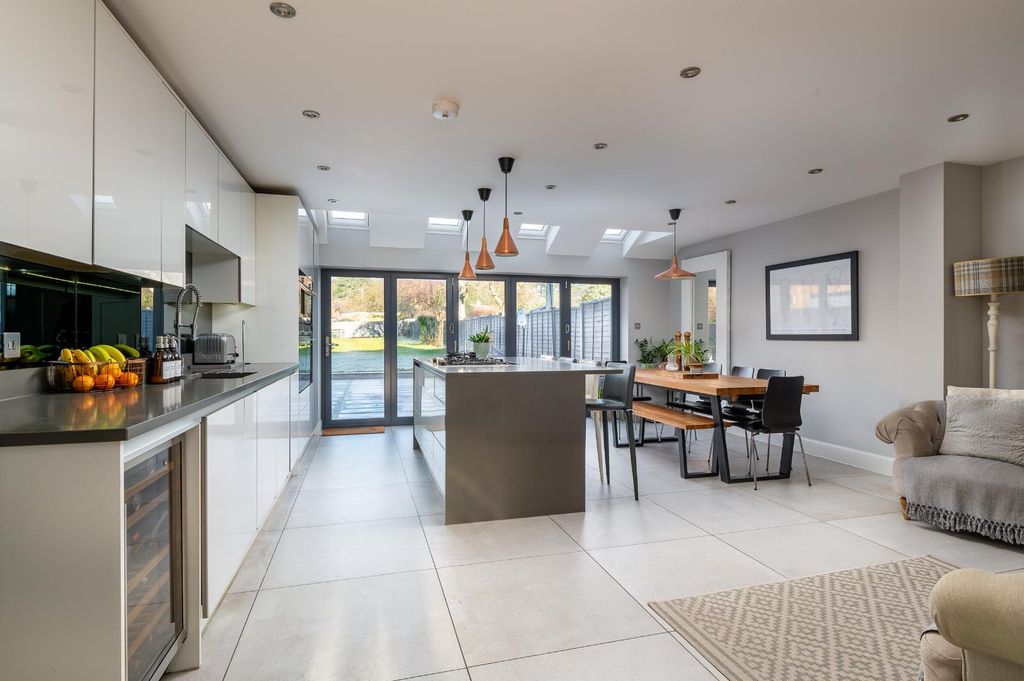 Property photo 3 of 31