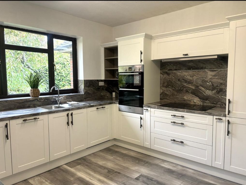 Property photo 2 of 15 Kitchen