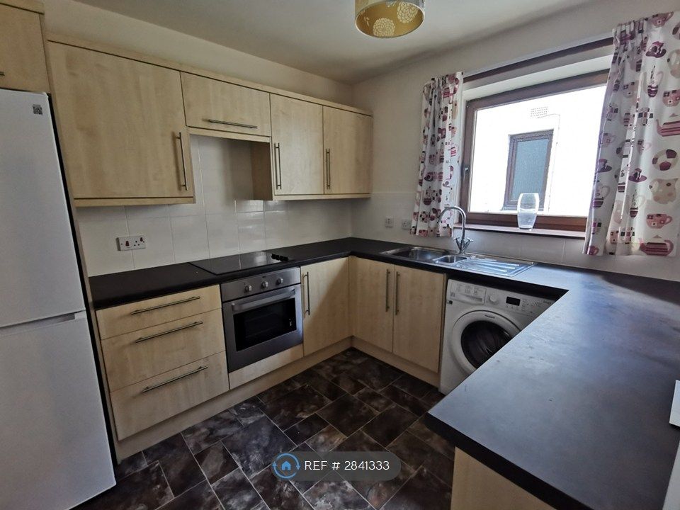 Property photo 2 of 10 Clean Functional Kitchen