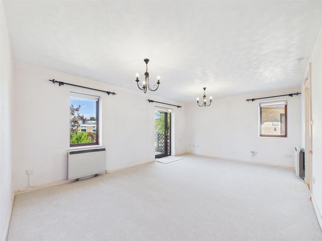 Property photo 3 of 14 Living Room