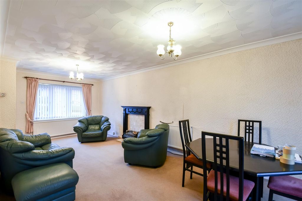 Property photo 3 of 23 Living/Dining Room