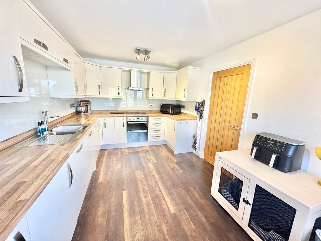 Property photo 3 of 23