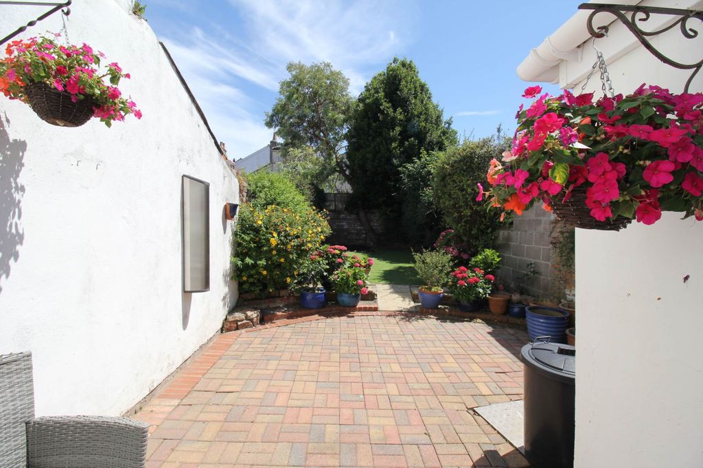 Property photo 2 of 23
