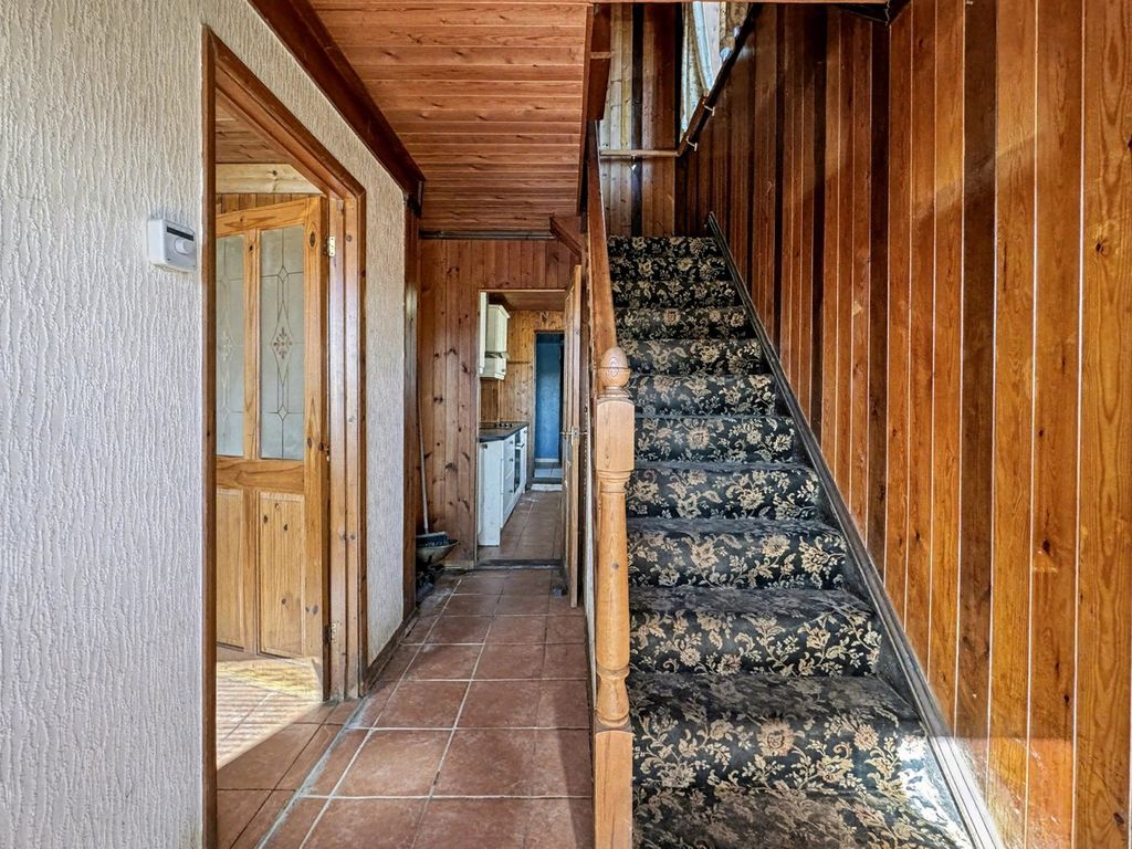 Property photo 2 of 27