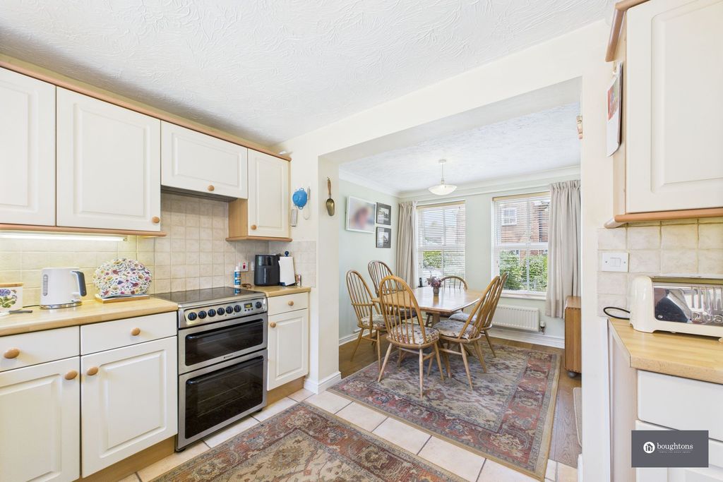 Property photo 2 of 33