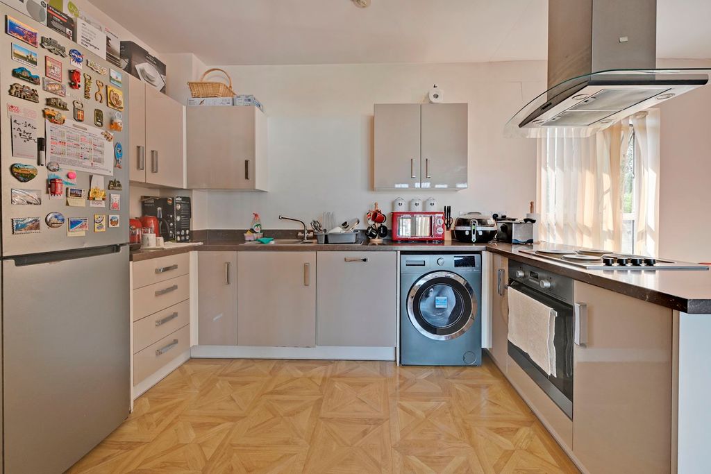 Property photo 2 of 10 Kitchen 
