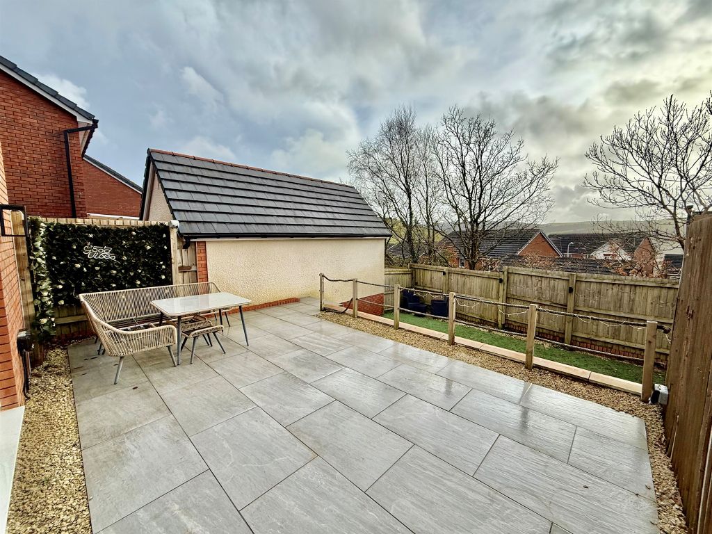 Property photo 2 of 20