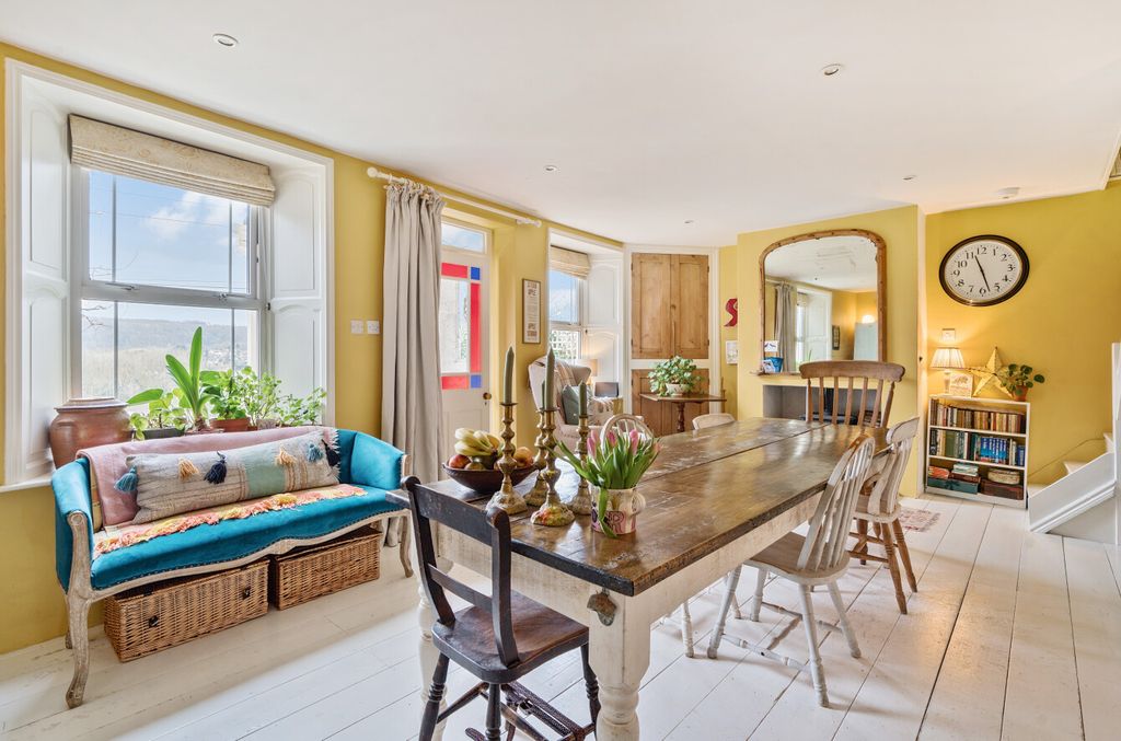 Property photo 3 of 24