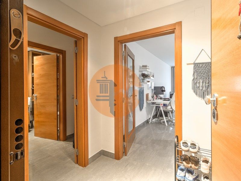 Property photo 2 of 40