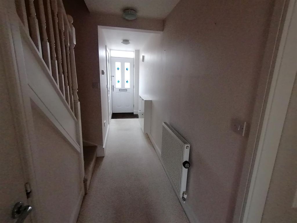 Property photo 3 of 16 Entrance Hall