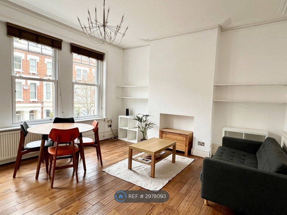 Property photo 3 of 8 Large Sash Windows