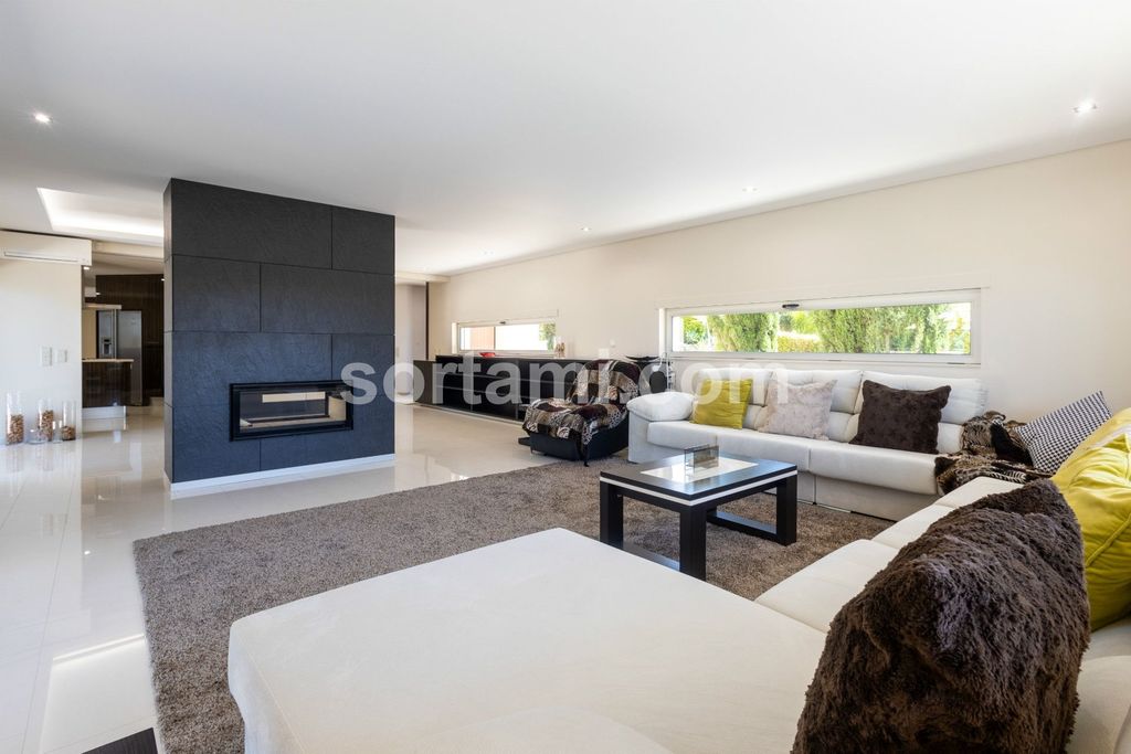 Property photo 2 of 53
