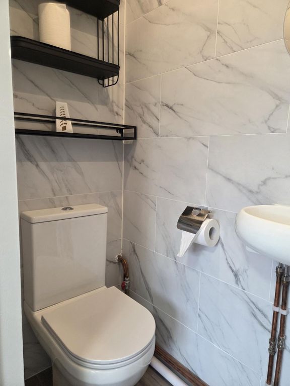 Property photo 3 of 11 Room