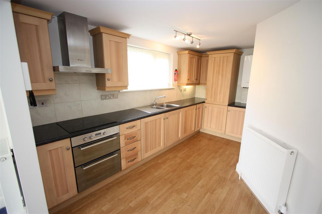 Property photo 3 of 5 3 Longshore Apartments Kitchen