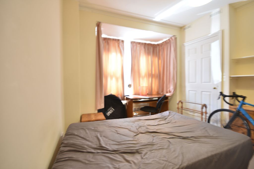Property photo 2 of 9 Bed 1