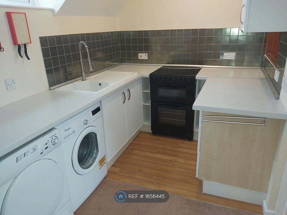 Property photo 2 of 9 Kitchen