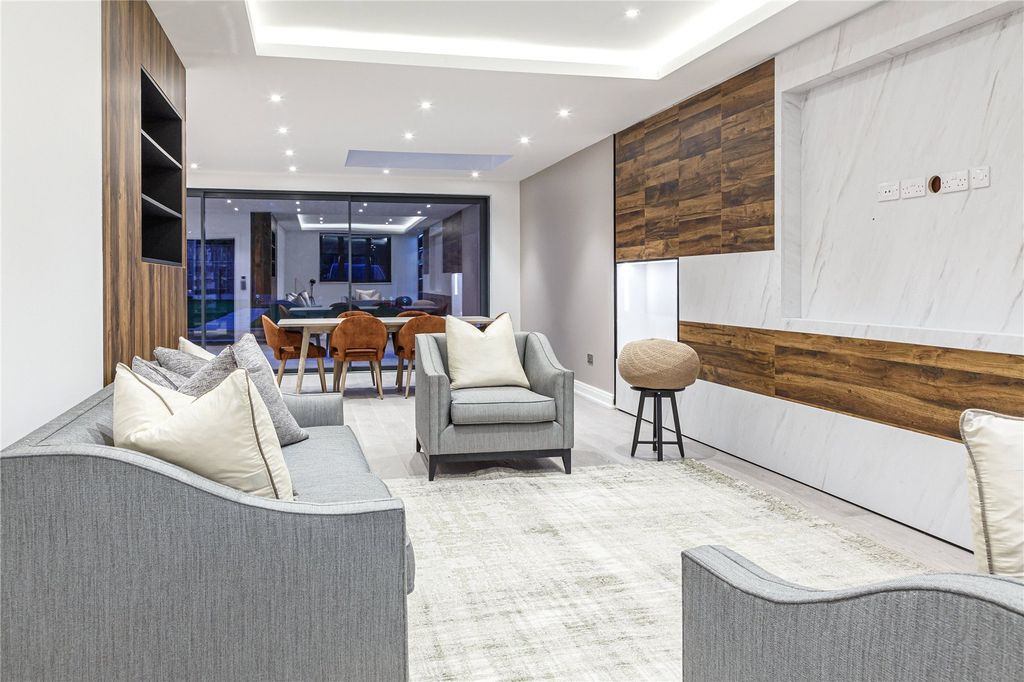 Property photo 3 of 37 Picture No. 95