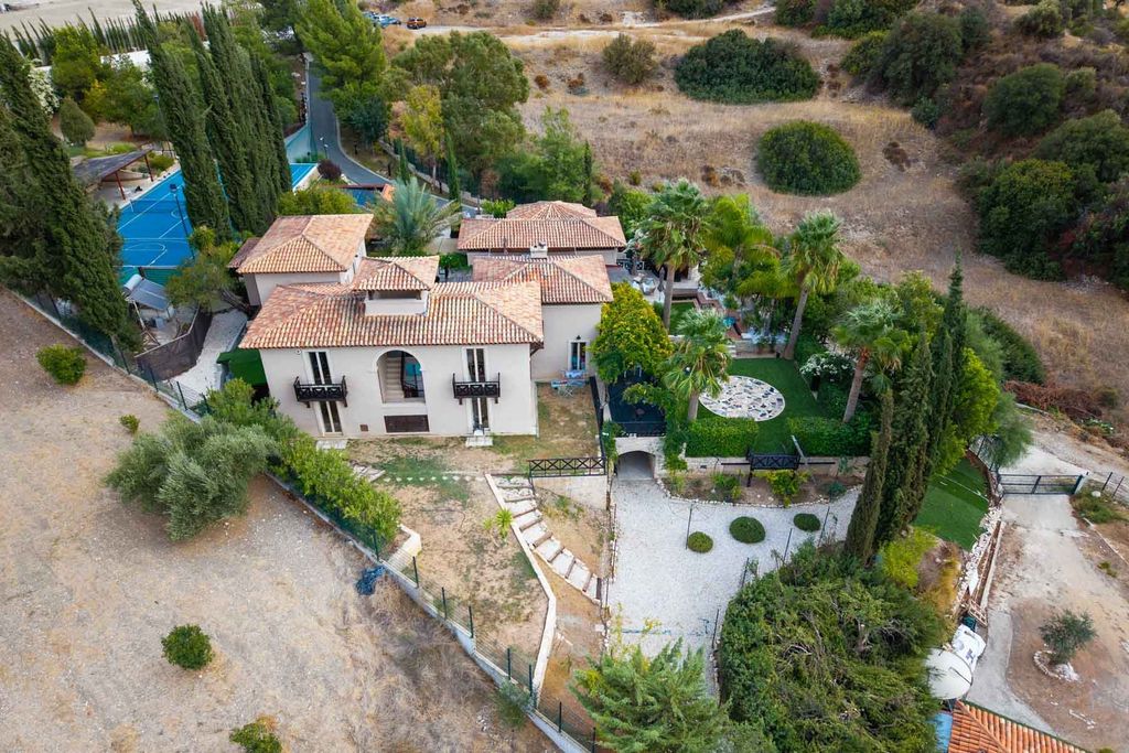 Property photo 2 of 22