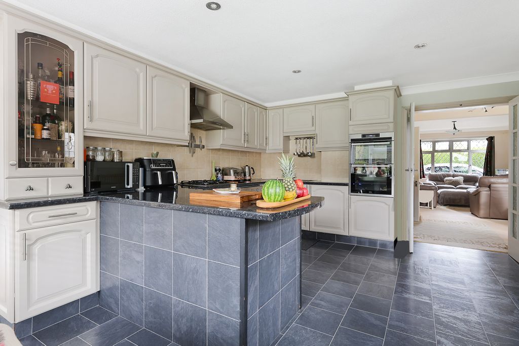 Property photo 3 of 11 Picture No. 24