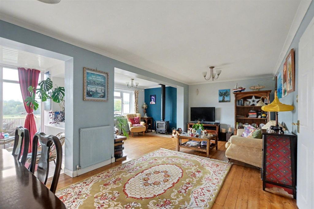 Property photo 3 of 31 Lounge Diner_1.Jpeg