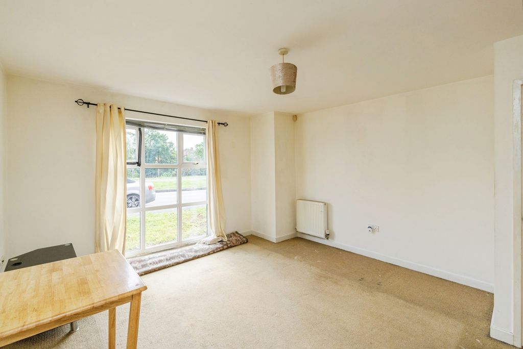 Property photo 3 of 17 Photo