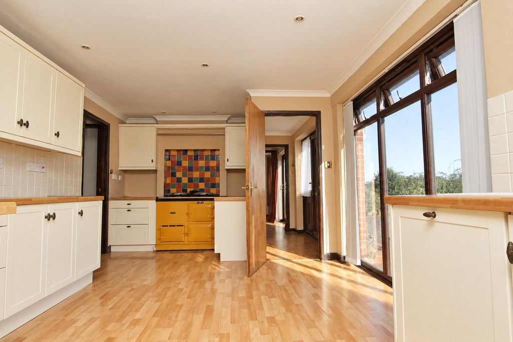 Property photo 2 of 19 Picture No. 11