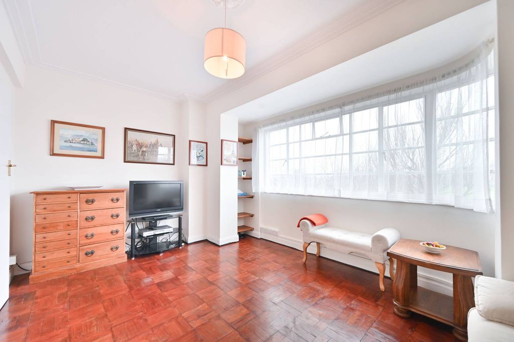 Property photo 3 of 10