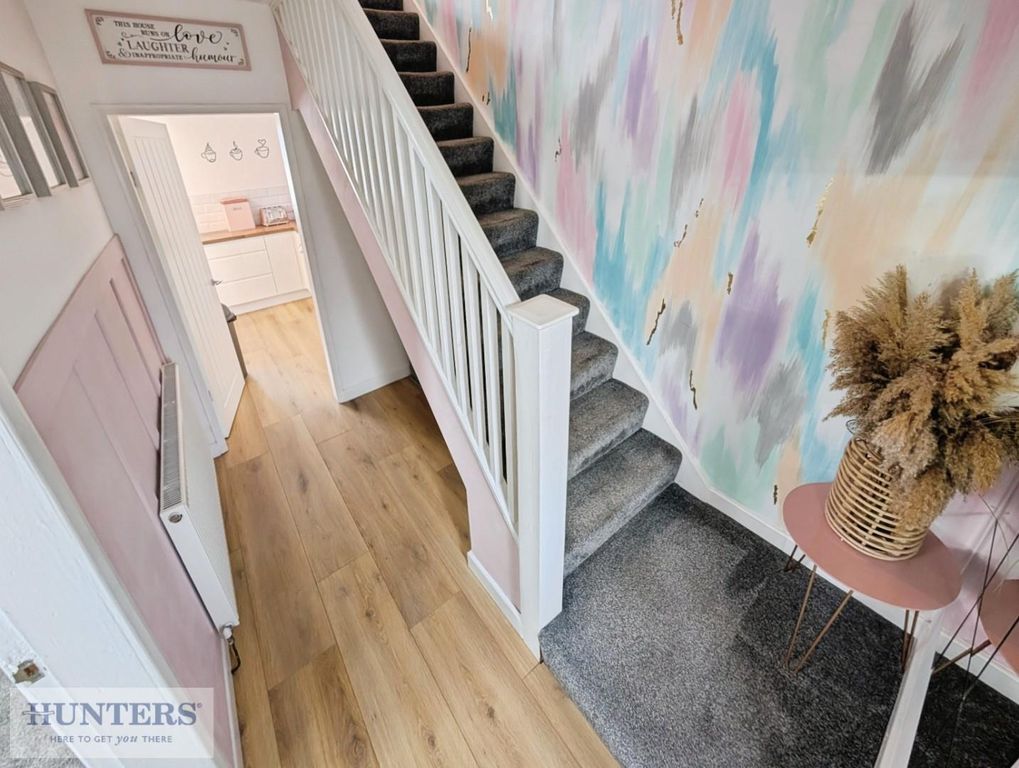 Property photo 3 of 21 Entrance Hallway