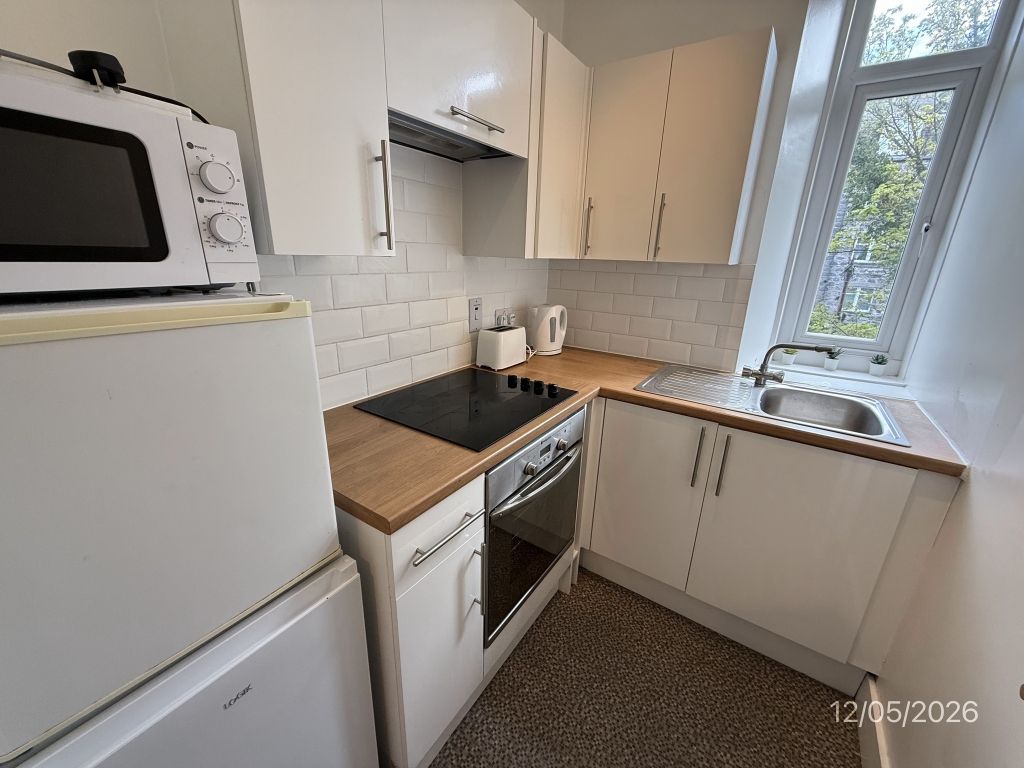 Property photo 2 of 8 Kitchen