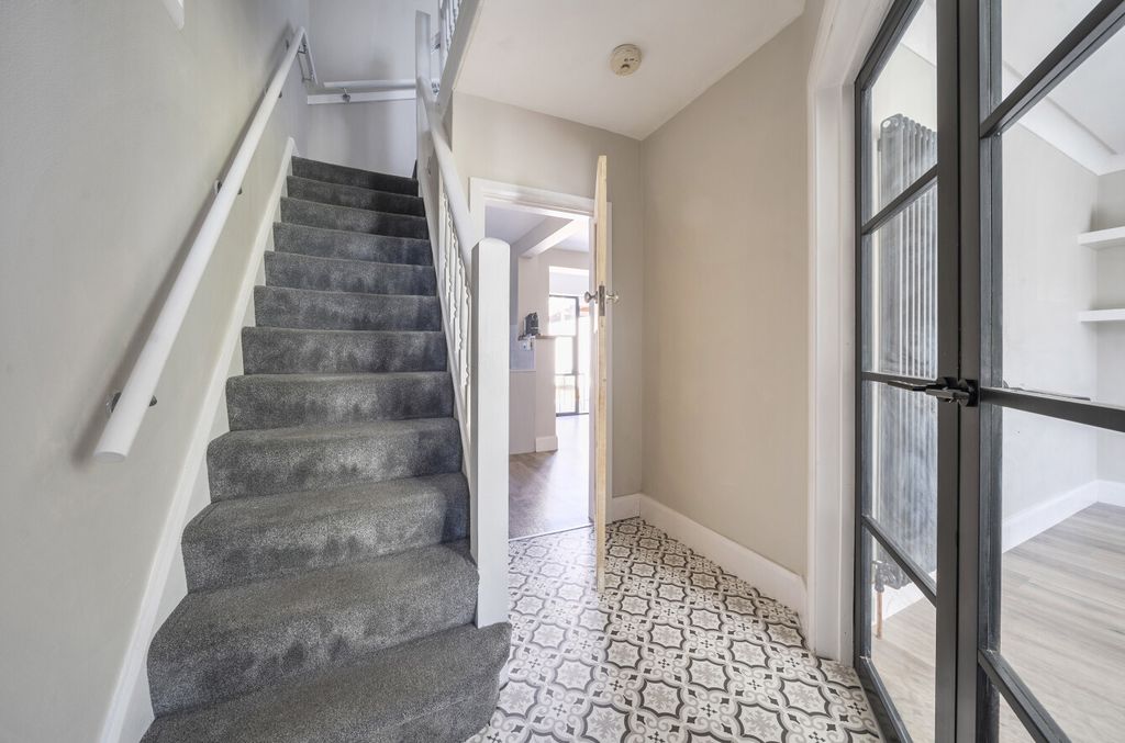 Property photo 3 of 14 1362654-27-68E3Bc...