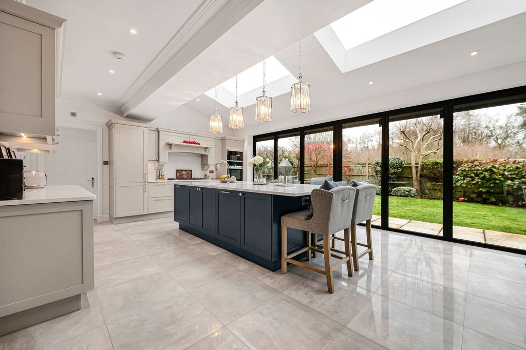 Property photo 1 of 37