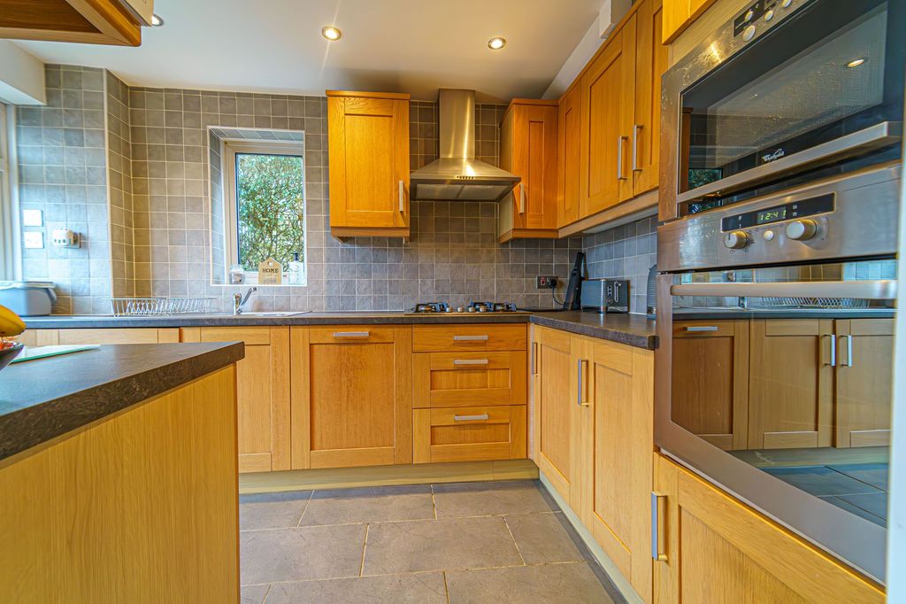 Property photo 3 of 31