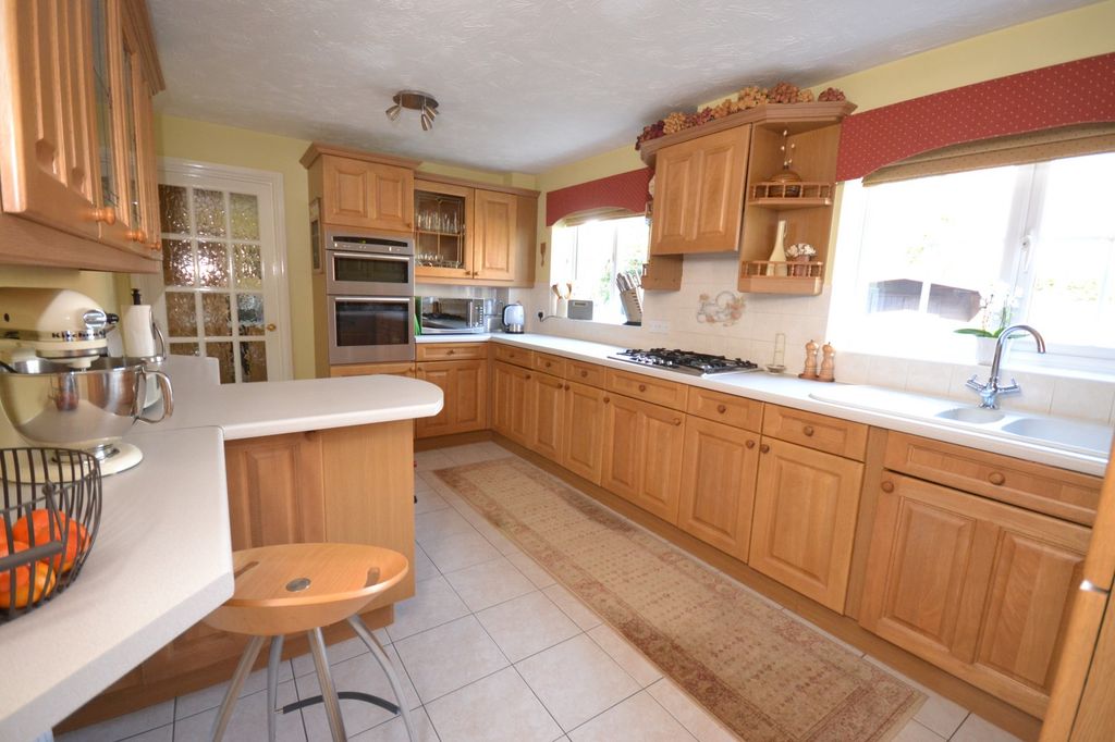Property photo 3 of 22 Kitchen