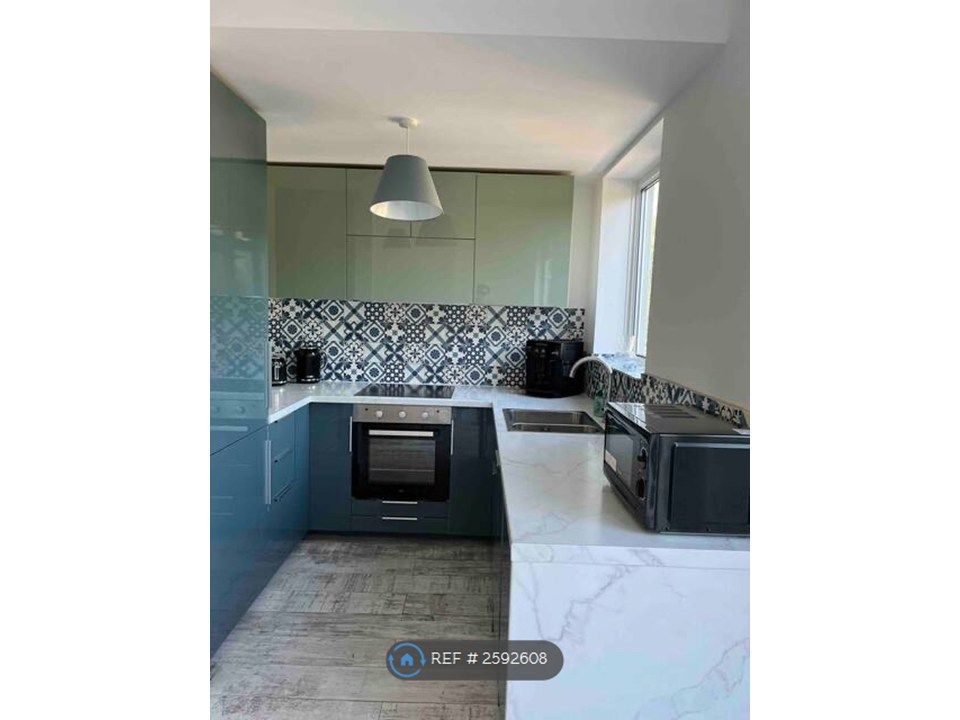 Property photo 2 of 7 Modern Kitchen