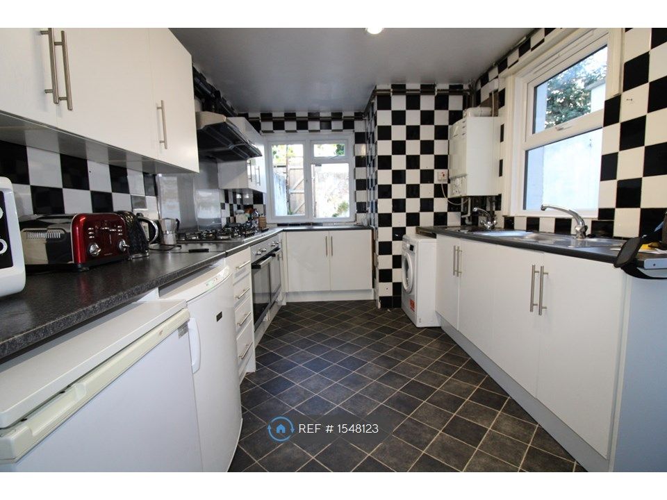 Property photo 3 of 16 Kitchen