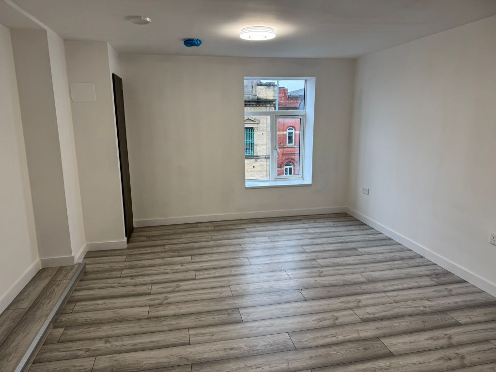 Property photo 2 of 7 Kitchen/ Living